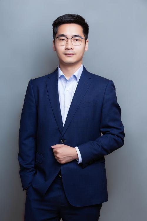 何繁茁 项目运营总监